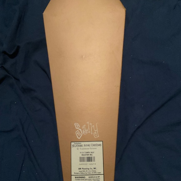 Nightmare Before Christmas    SALLY  IN SANTA SUIT  2000 pcs  buy JUN PLANNING - Picture 4 of 4